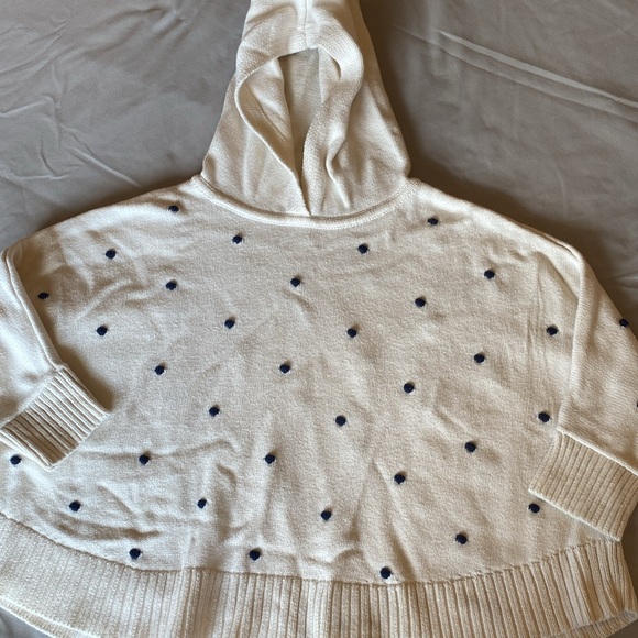 Gap size 5 sweater bundle. Two sweaters Minnie Mouse and polka dot. - Picture 5 of 9